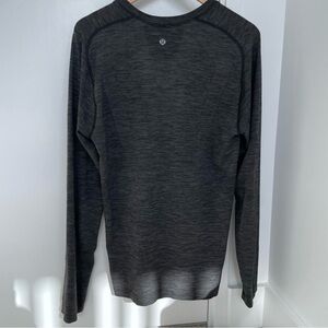 Lululemon Men’s Grey Long Sleeve Shirt
